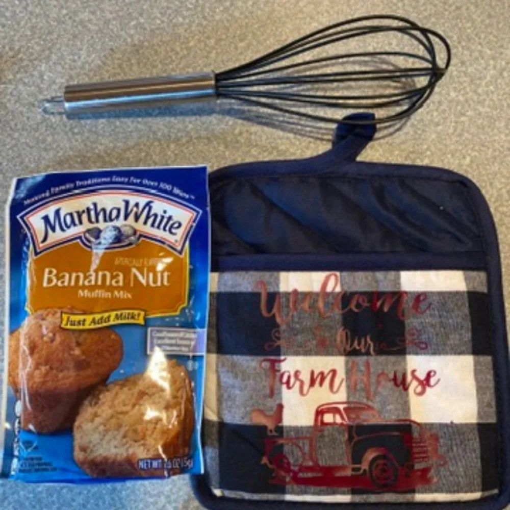 NWOT Pot holder & whisk gift set